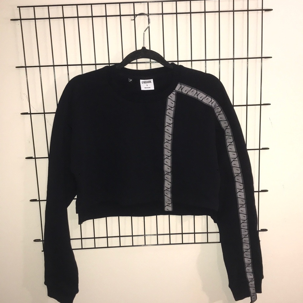 Cropped Gymshark sweatshirt